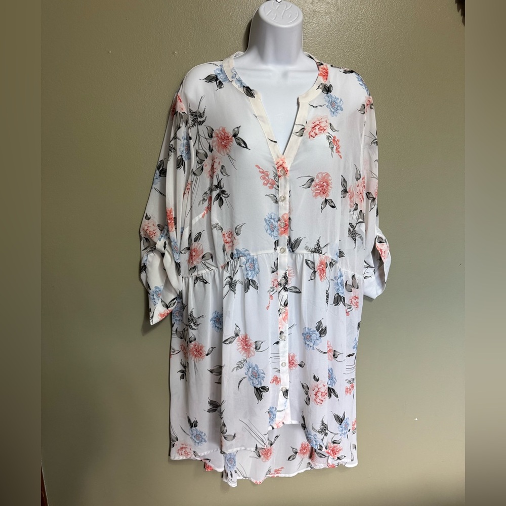 Torrid Womens Size 3 Sheer White Floral‎ Hi-Lo Button Up Shirt